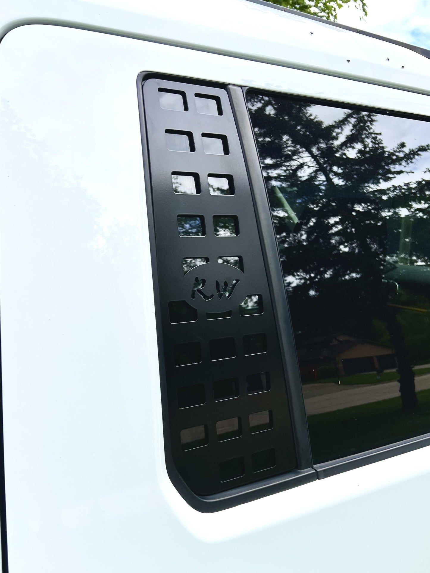 LR3/LR4 QUARTER WINDOW PANEL